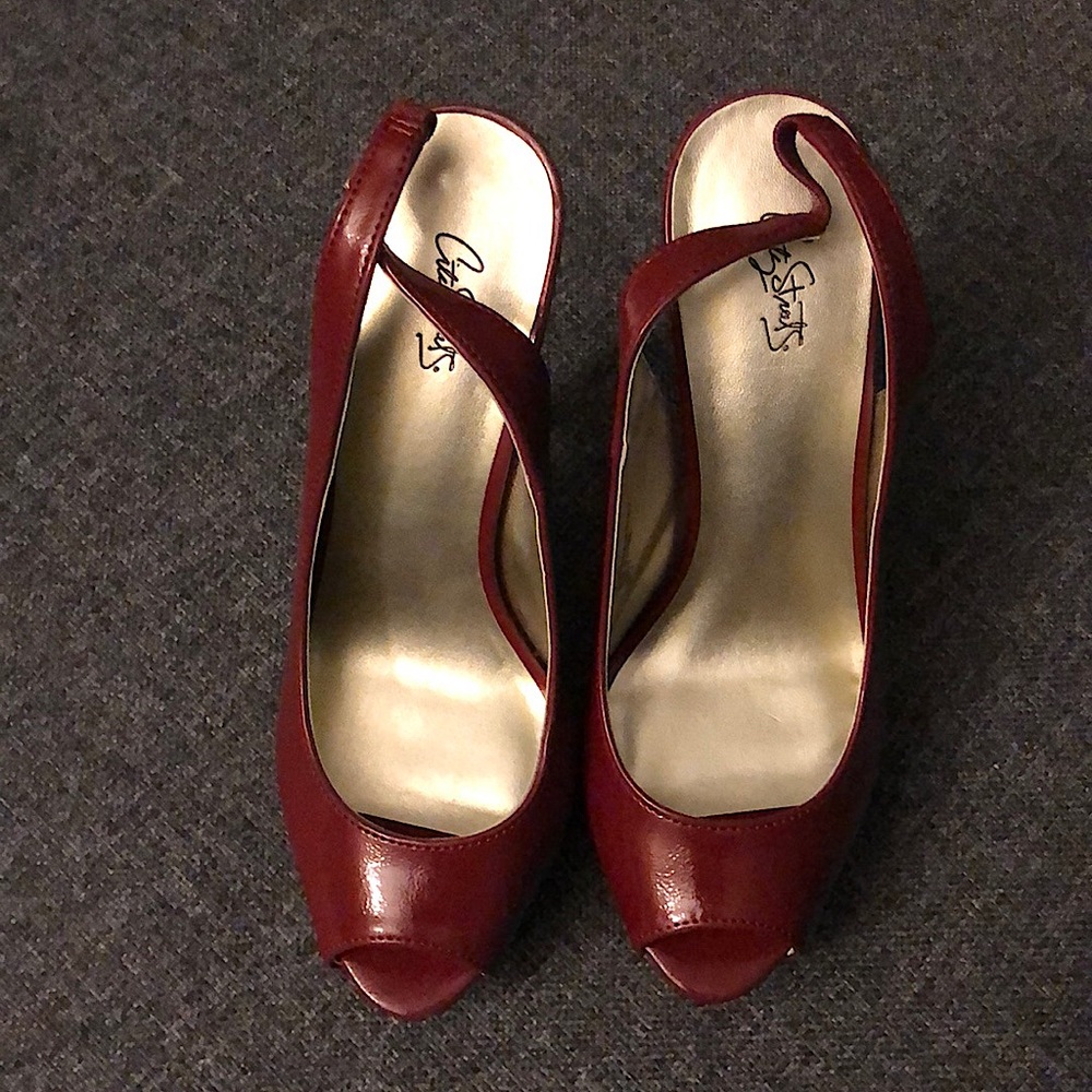 FREE WITH PURCHASE TO WHOMEVER WANTS IT! Red 👠
